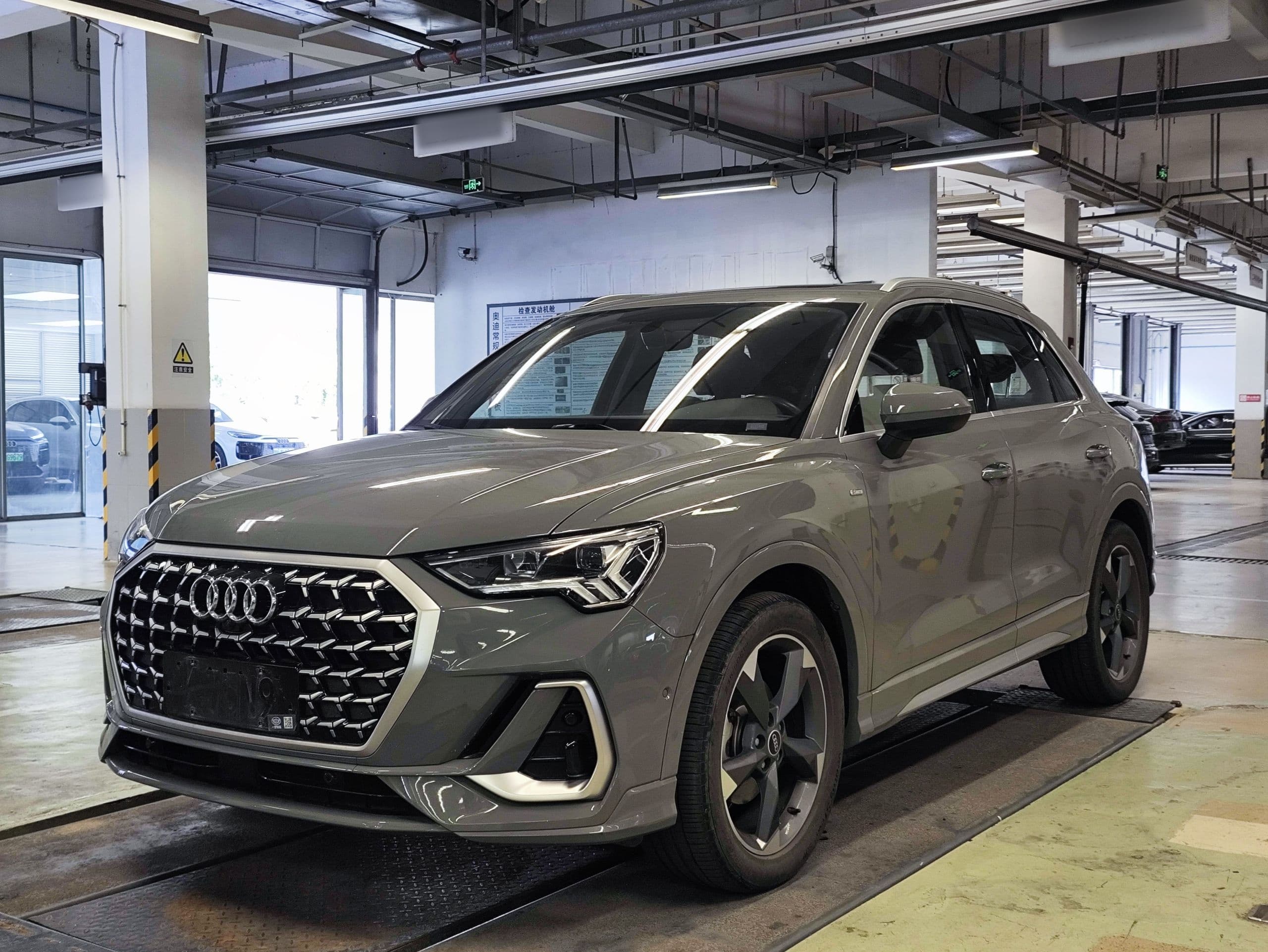 Audi Q3 2024 — фото 1 из 6