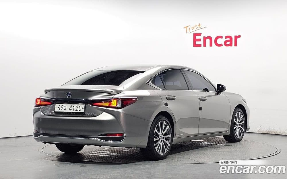 Lexus ES Luxury 7-е пок. 2019