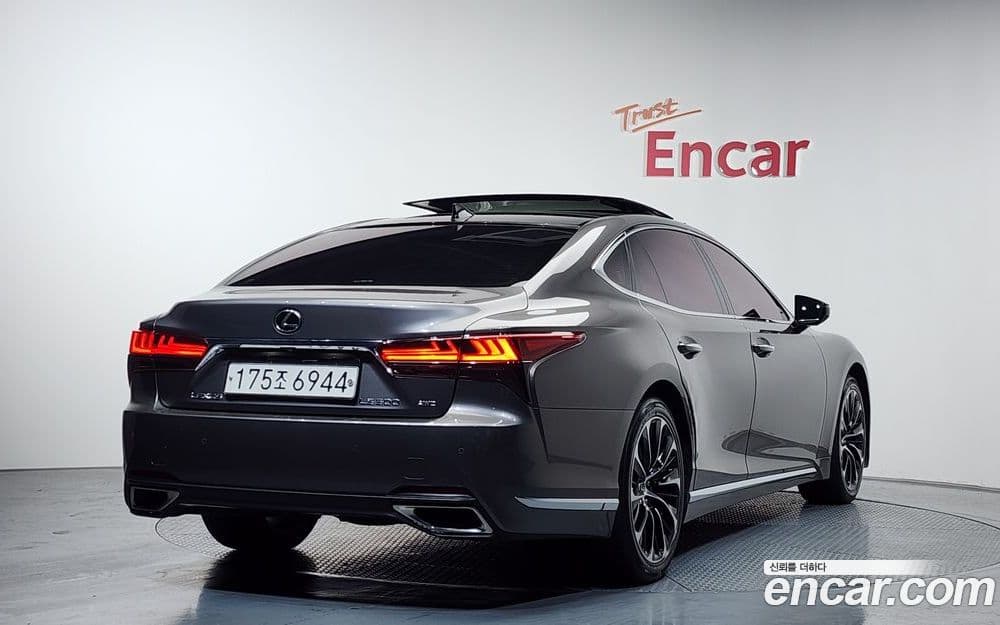 Lexus LS 3.5 Luxury AWD 5-е пок. 2022