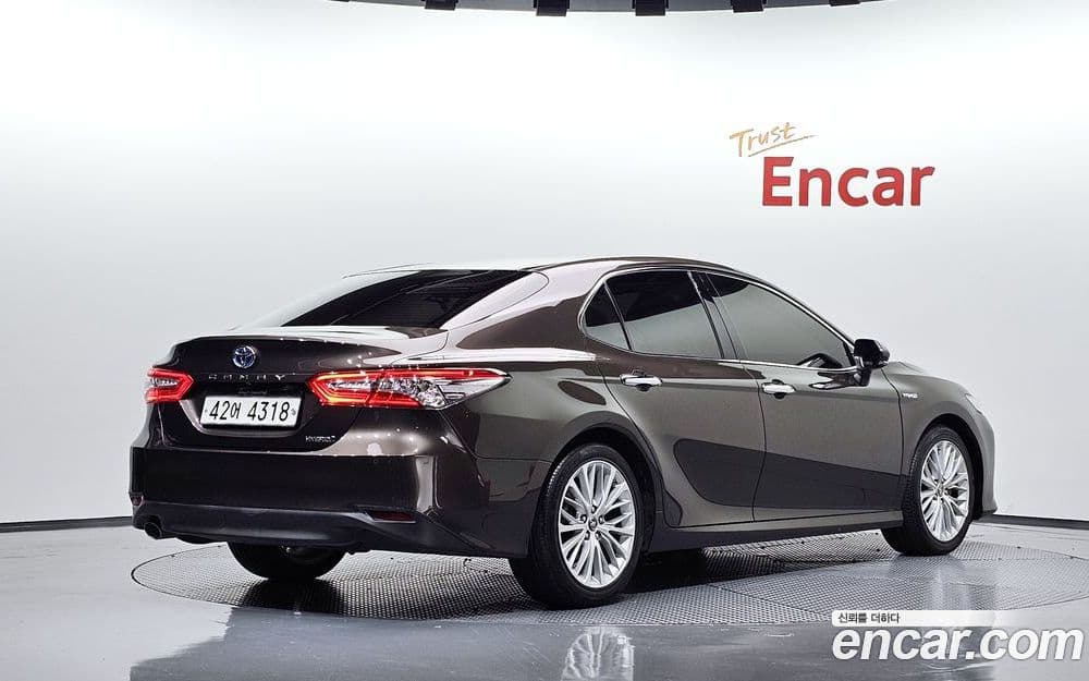 Toyota Camry 2.5 XLE Hybrid XV70 2019