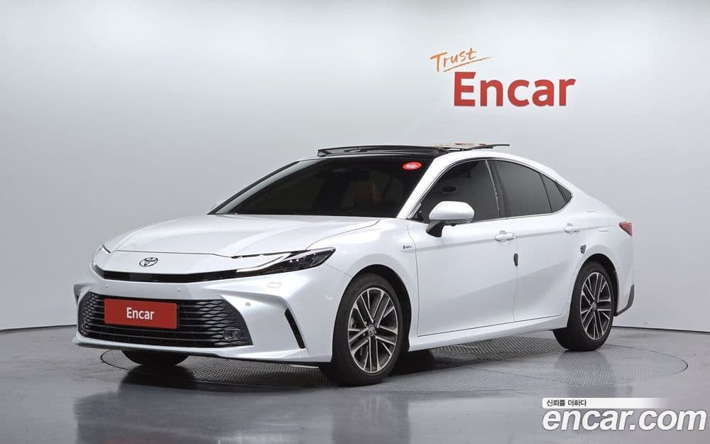 Toyota Camry 2.5 XLE Premium Hybrid XV80 2025