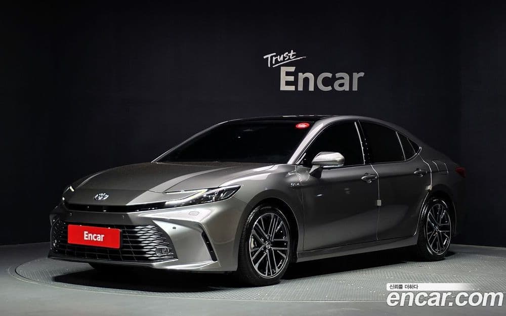 Toyota Camry 2.5 XLE Premium Hybrid XV80 2025