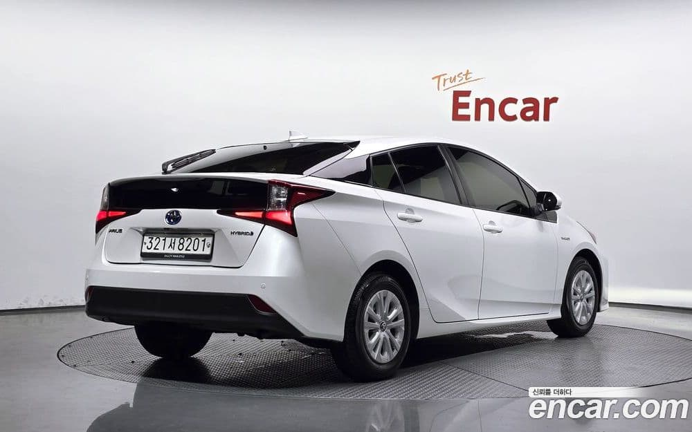 Toyota Prius 1.8 4-е пок. 2021