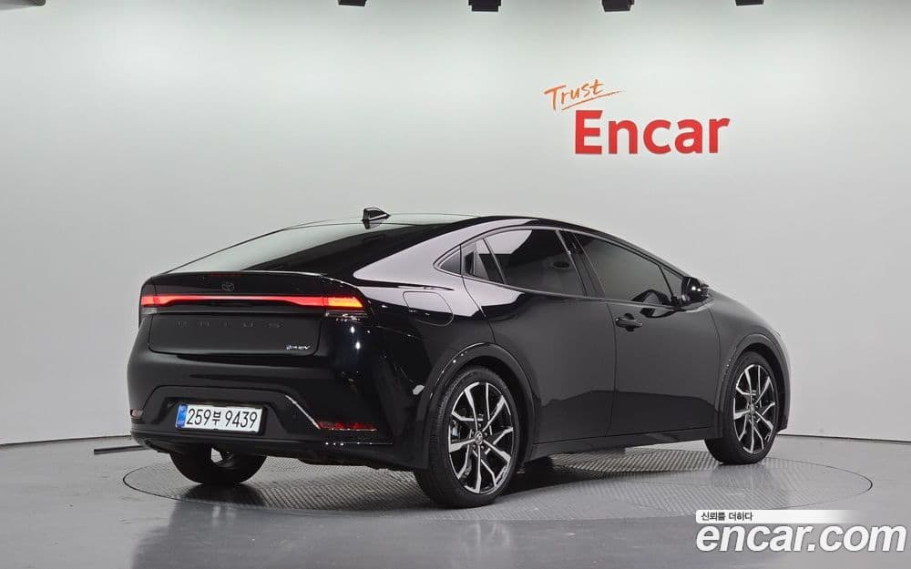 Toyota Prius 2.0 PHEV XSE 5-е пок. 2026